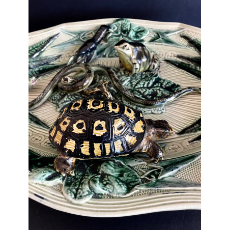 Large Art Nouveau barbotine dish in the style of Bernard Palissy